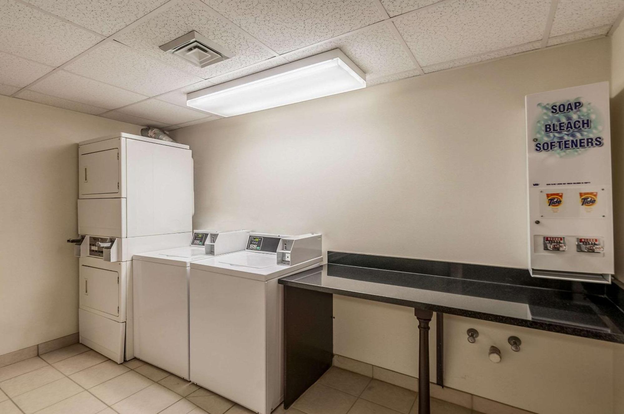 Sleep Inn & Suites Harrisonburg Near University Bagian luar foto